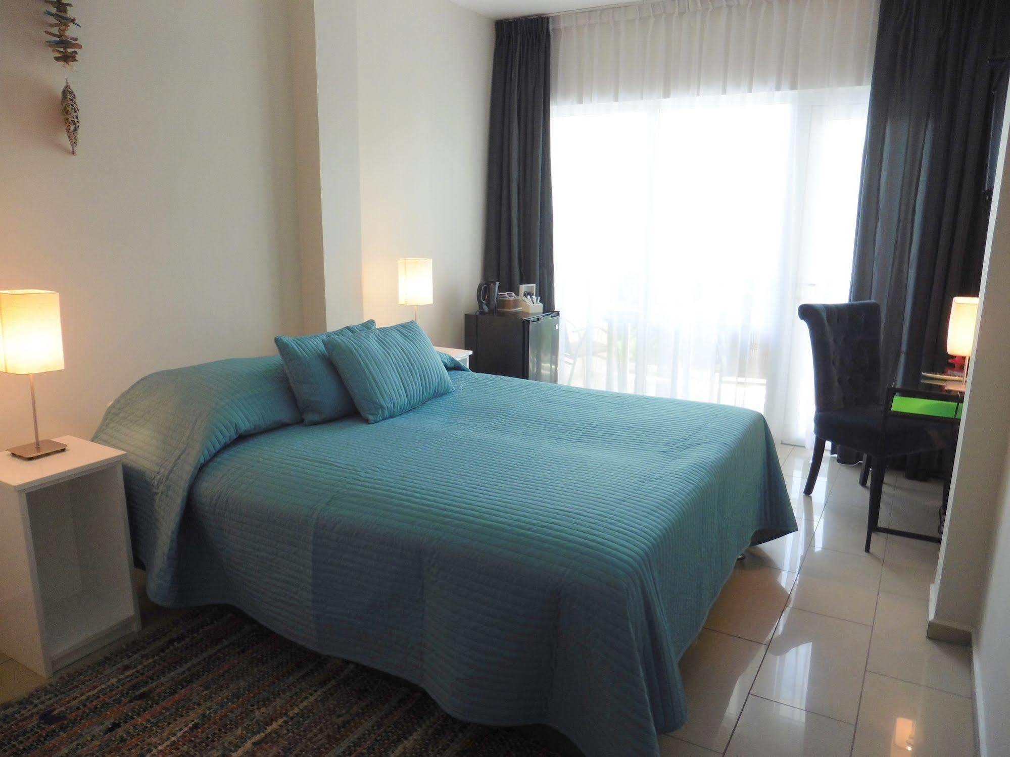 Central Hotel Bonaire Playa Extérieur photo